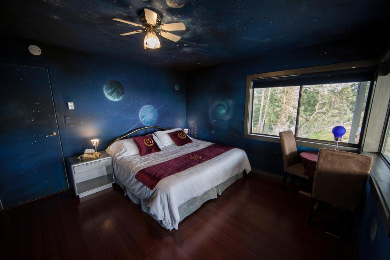 Shangri-La Oceanfront Vacation Home Bedwell Harbour Экстерьер фото