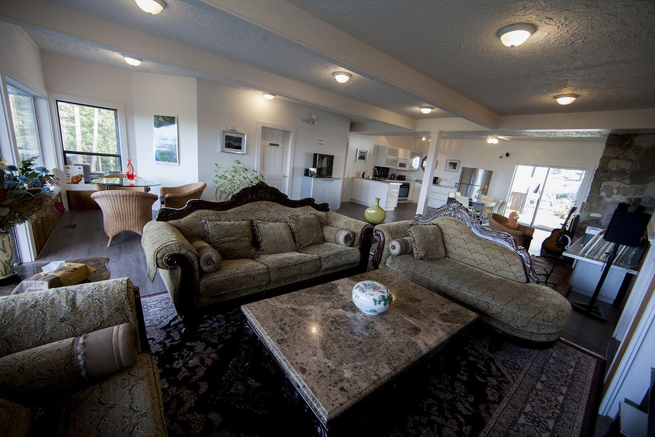 Shangri-La Oceanfront Vacation Home Bedwell Harbour Экстерьер фото