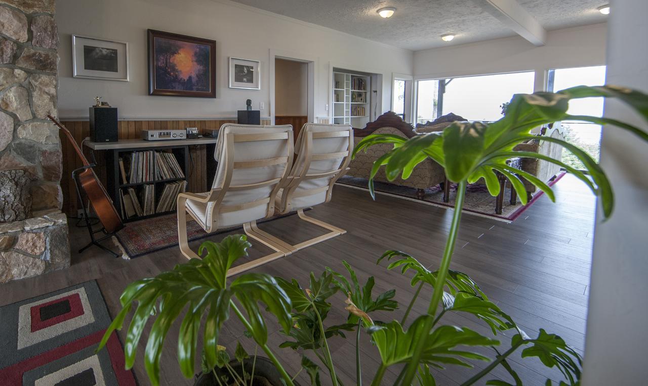 Shangri-La Oceanfront Vacation Home Bedwell Harbour Экстерьер фото