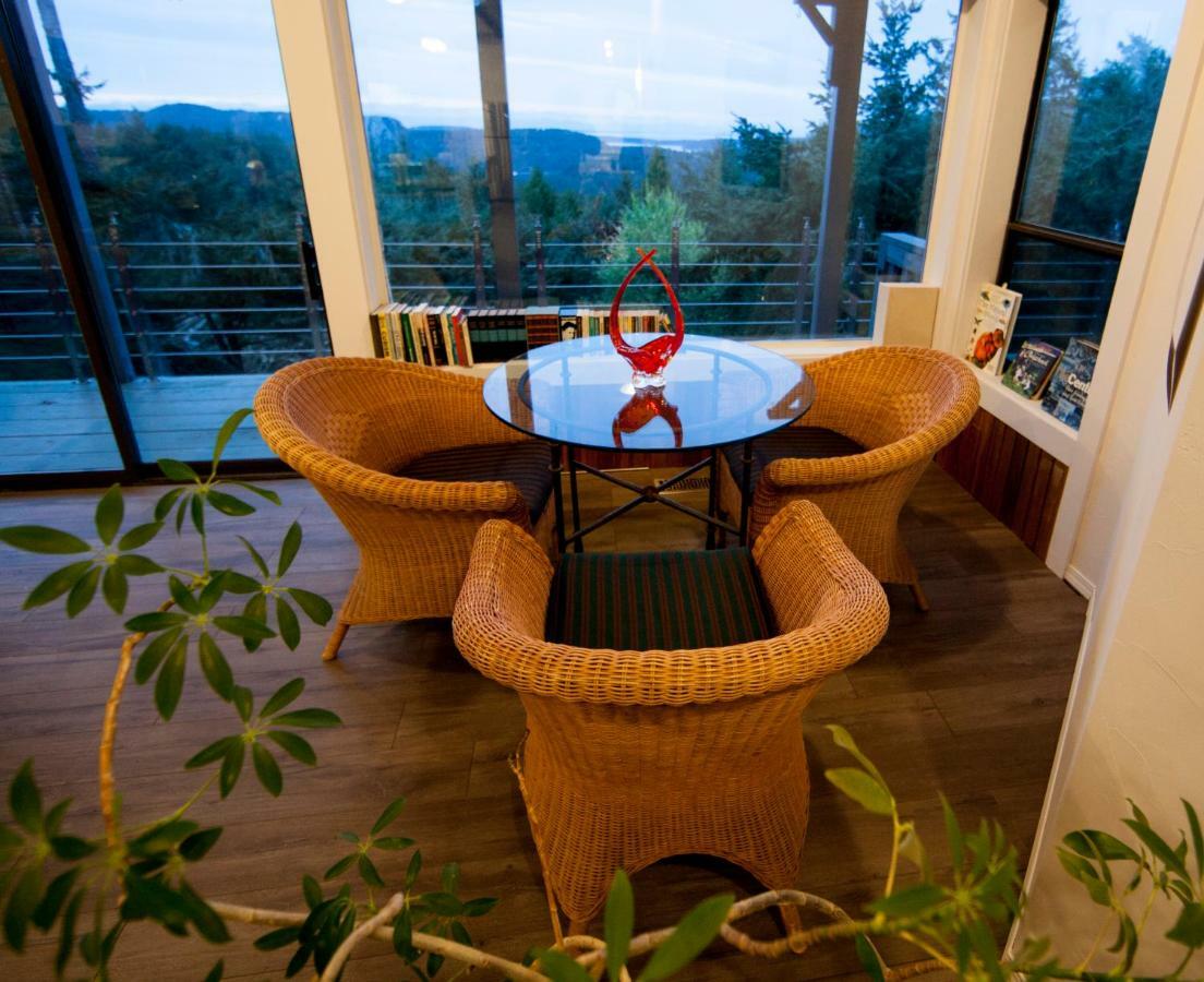 Shangri-La Oceanfront Vacation Home Bedwell Harbour Экстерьер фото