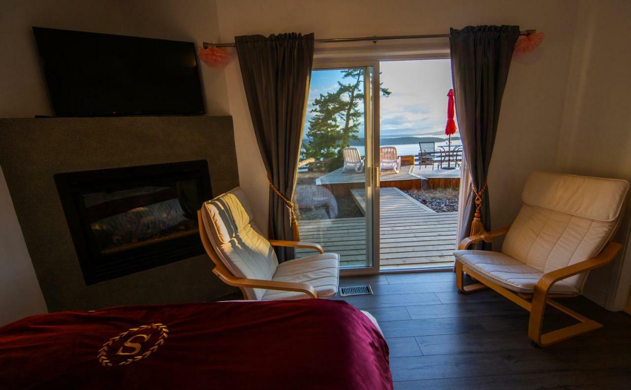 Shangri-La Oceanfront Vacation Home Bedwell Harbour Экстерьер фото